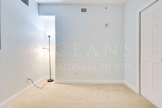 Building Photo - Furnished Waterfront 2 Bedroom Condo