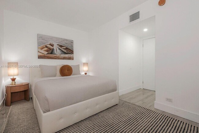 Building Photo - 2301 Collins Ave