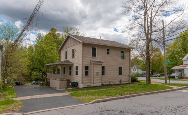 Primary Photo - 14 Rowland St