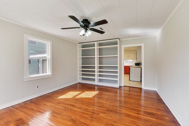 Building Photo - 3 Bed, 2 Bath Home in the Saint Streets!