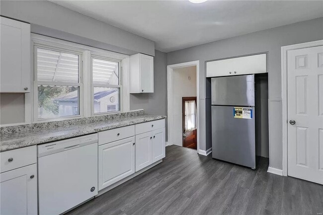 Building Photo - 1465 W Duchesne Dr