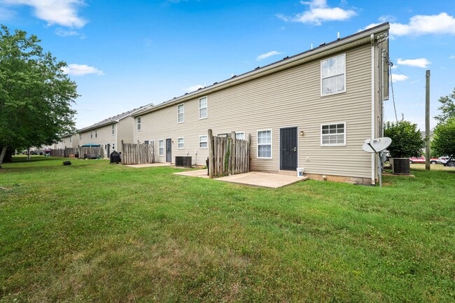 Building Photo - Hamlet Square Townhomes Unit 2344A