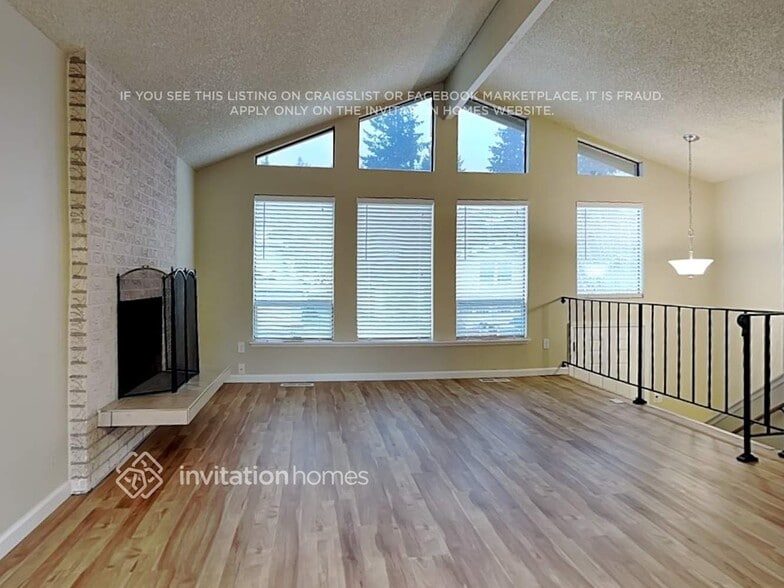 Building Photo - 33628 27th Pl SW