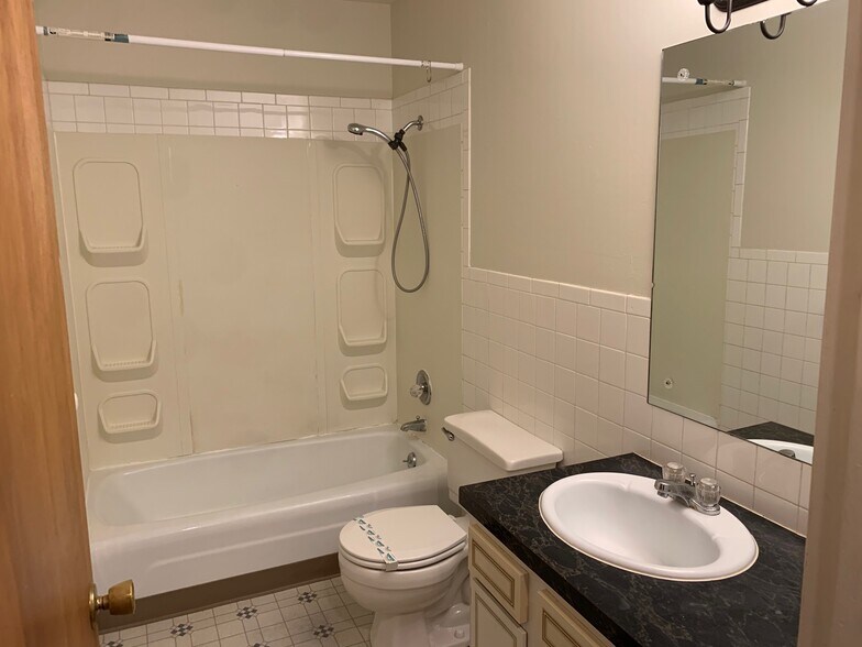 Building Photo - 201 W Shelbourne Dr