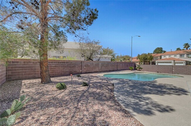 Building Photo - 2525 Huber Heights Dr
