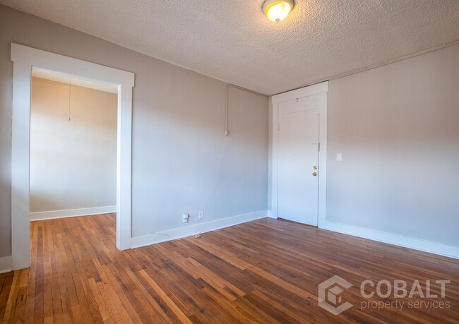 Building Photo - 674 Somerset Terrace NE