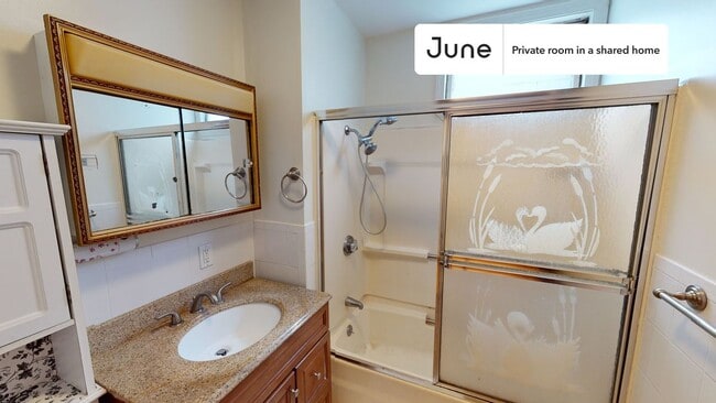 Building Photo - Room in Shared 5 bed/1 bath home