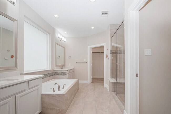 Building Photo - 10014 Granary Dr