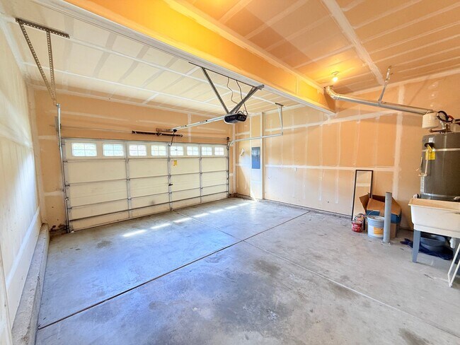 Building Photo - For Rent – Bright & Spacious Home with Bonus Room