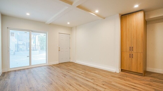 Building Photo - 6112 Saturn St