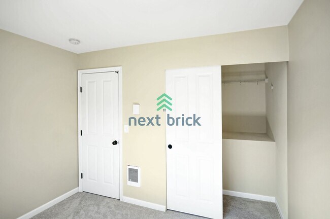 Building Photo - 4 Bed and 2.5 Bath Beautiful Condo is Avai...