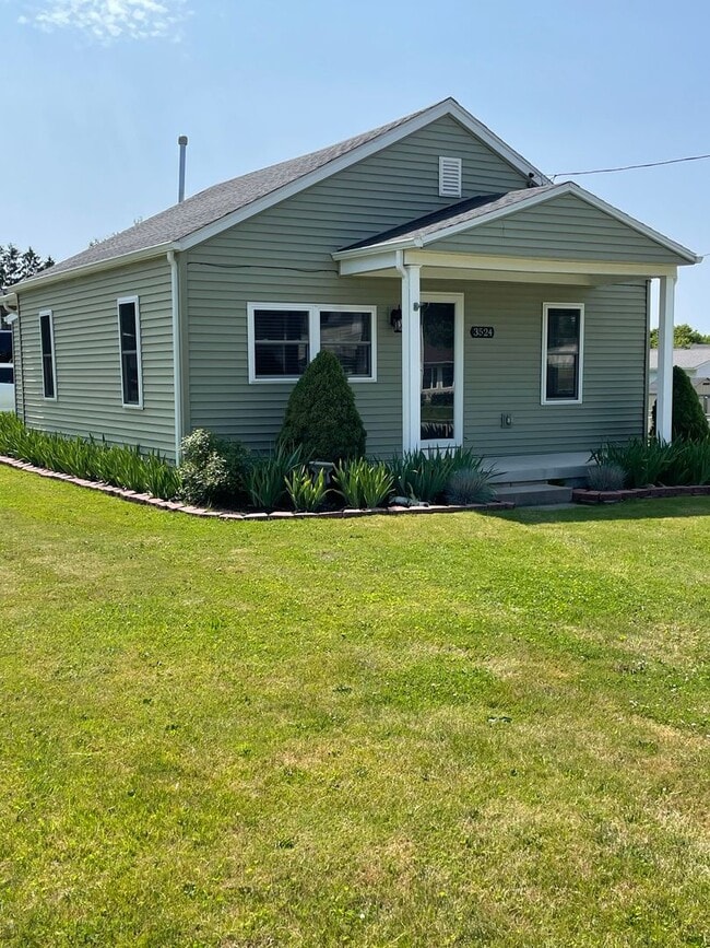 Building Photo - Single Family Home 2 bed For Rent in Quiet Neighborhood in SE Erie!