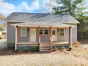 Building Photo - 1423 Oakshade Ave