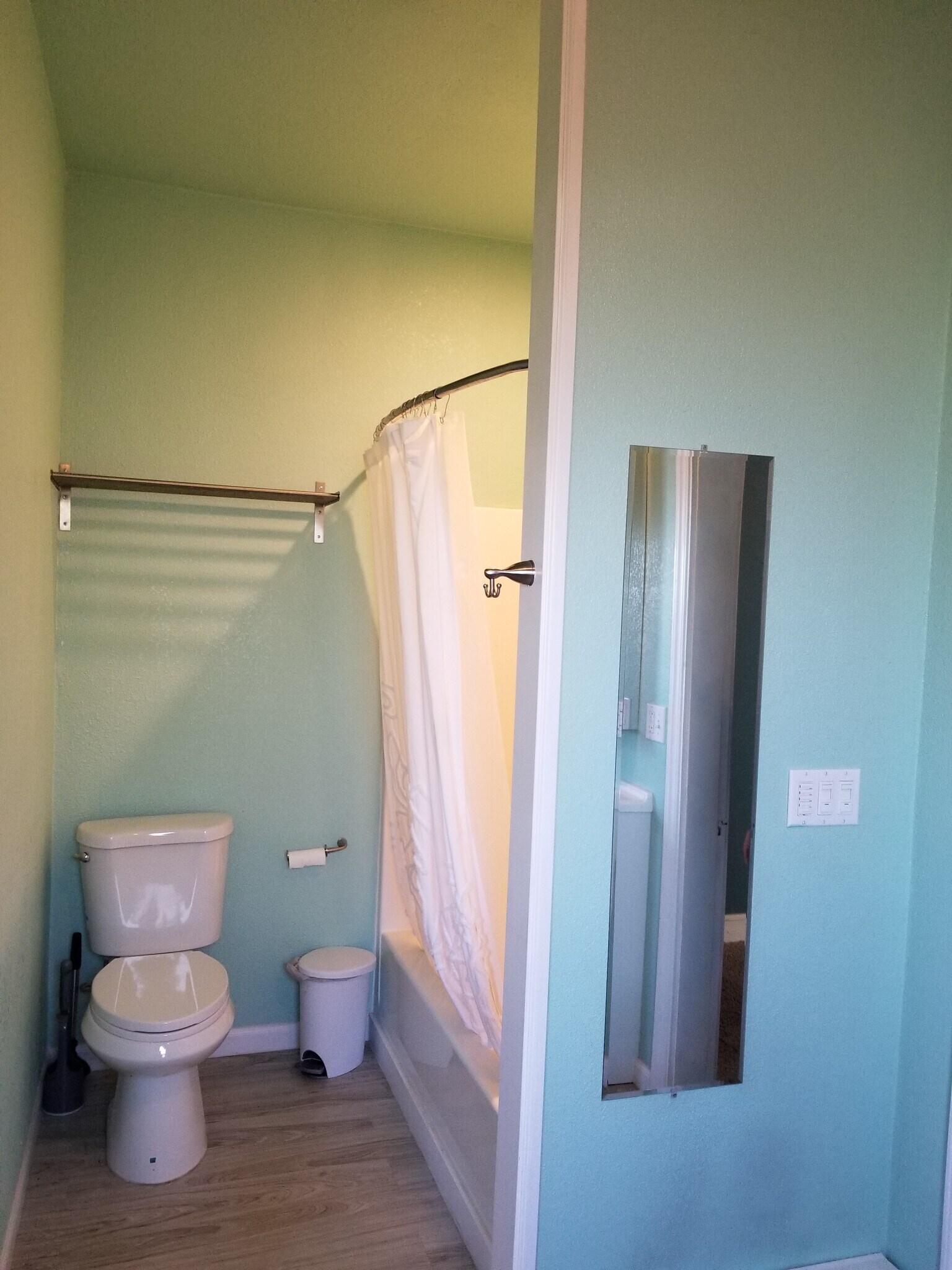 Bathroom - 1318 N C St