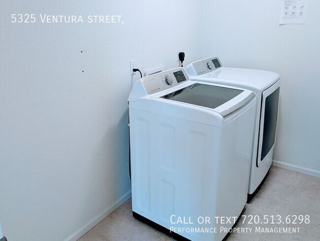 Building Photo - 5325 Ventura St