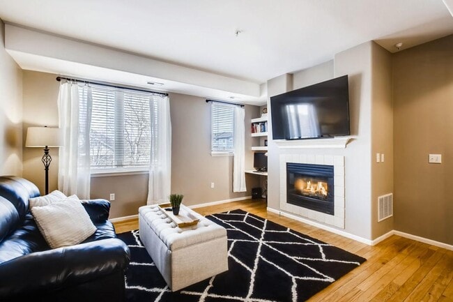 Primary Photo - 2 bedromm, 2 bath townhome with attached 2...