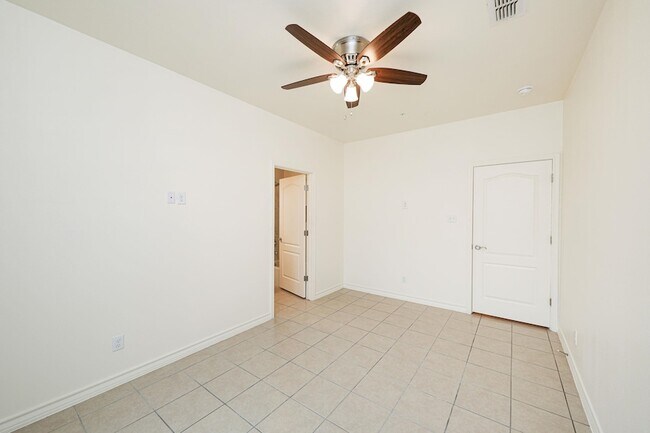 Building Photo - 1511 Don Camilo Blvd