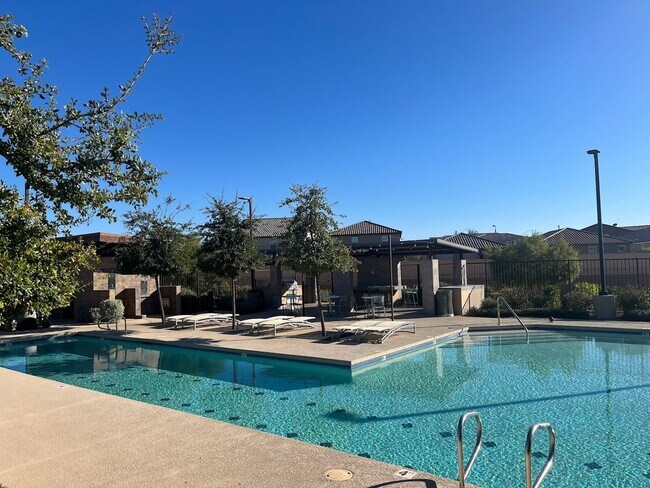 Building Photo - Beautiful 3 Bedroom Townhome in the Southw...
