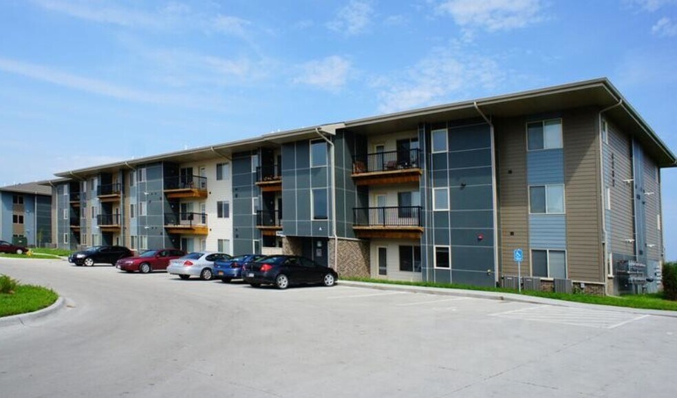 Broadway Heights 4282 E 50th St Des Moines IA 50317 Apartment Finder