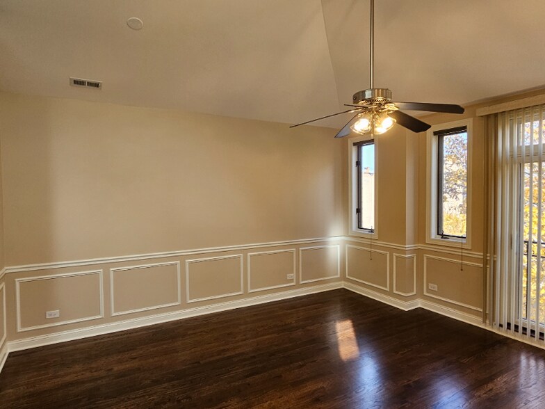 Building Photo - 6330 S Ingleside Ave