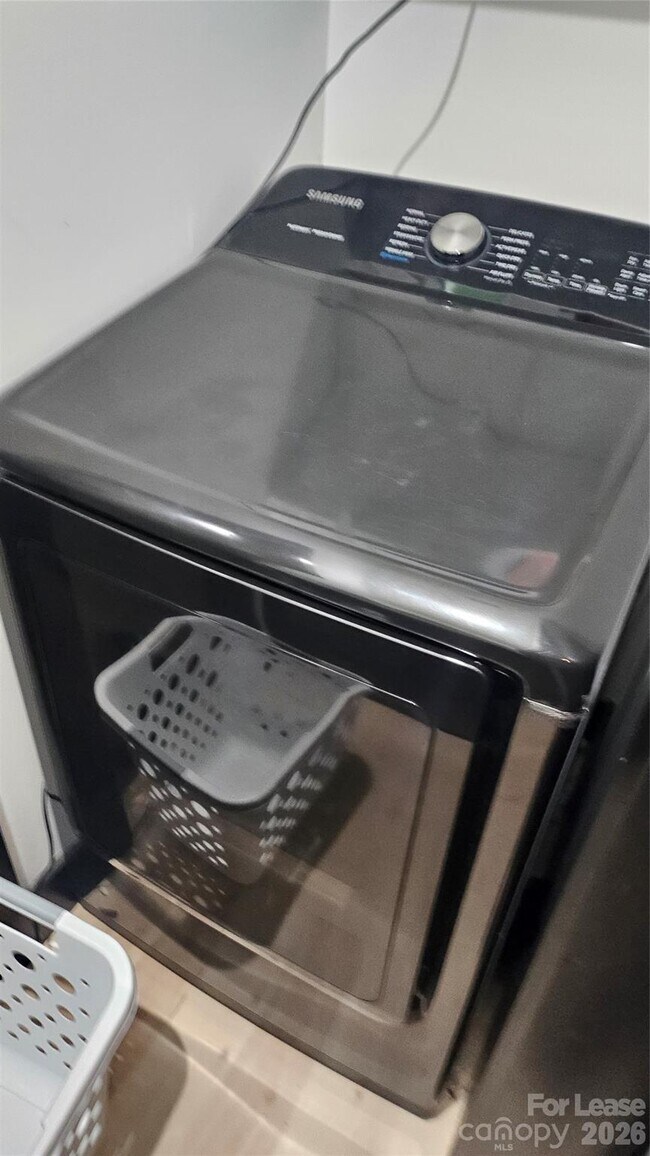 Building Photo - 1002 Crawford Rd