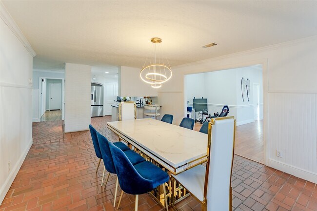 Building Photo - 11407 Iberia Dr