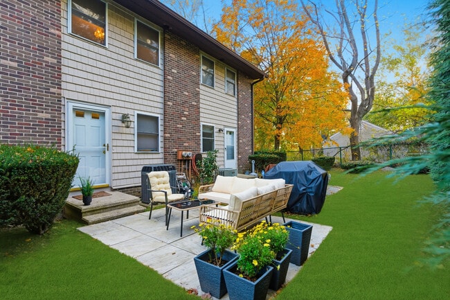 Building Photo - 382 Knapps Hwy