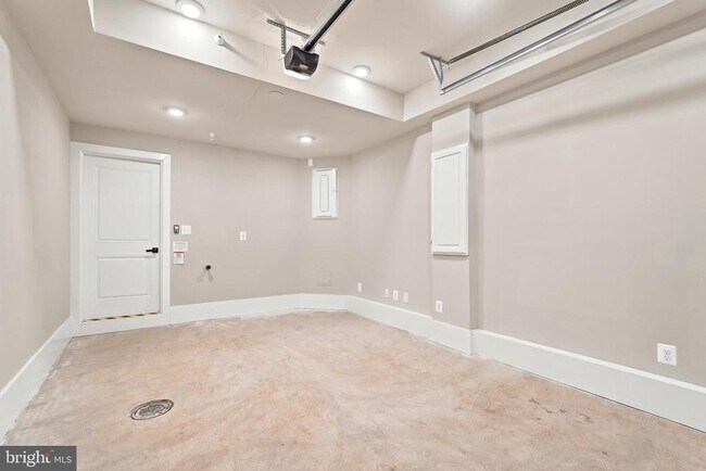 Building Photo - 8046 Williamson Blvd