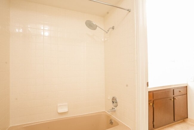 Building Photo - Charming 3-Bedroom Country House