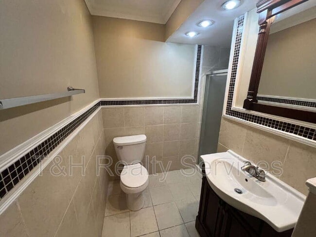 Building Photo - 1090 Greenwood Trail W Dr