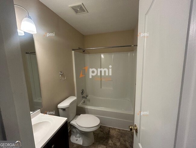 Building Photo - 15 Hidden Mill Ct