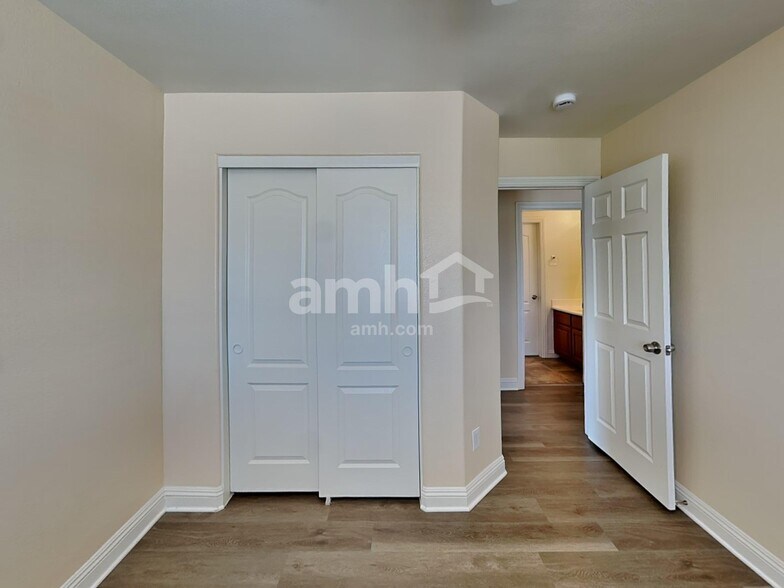 Building Photo - 5842 Crumbling Ridge St