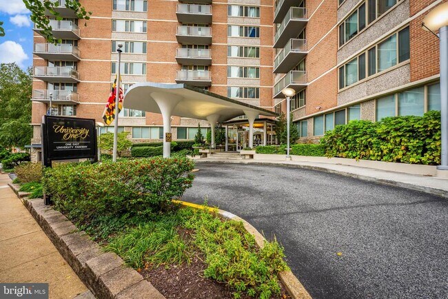 Building Photo - 1 E University Pkwy
