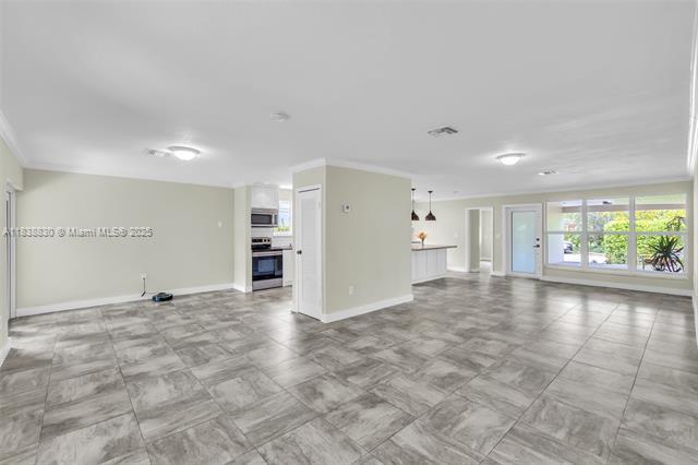 Building Photo - 1090 NE 81st St