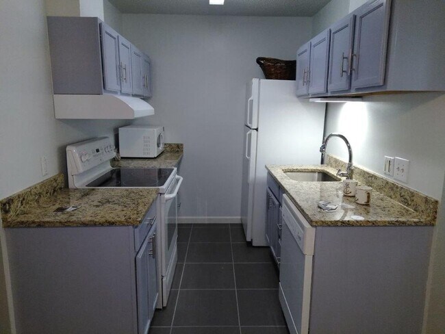 Building Photo - Cherry Creek Schools, 2 bed, 1 bath, 900 s...