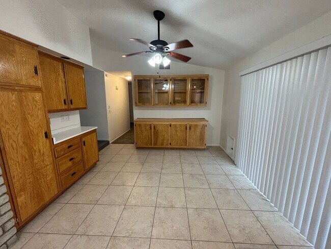 Building Photo - Charming Single-Story 3-Bedroom Pool Home ...