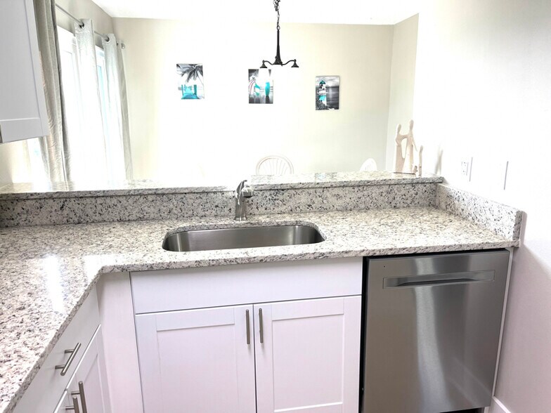 Building Photo - 649 Windrush Bay Dr