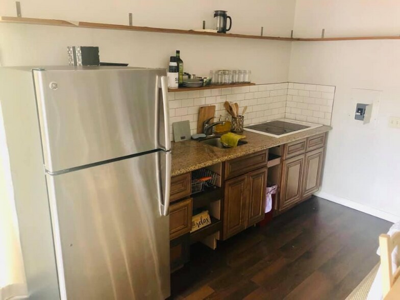 Building Photo - 692 2nd Ave