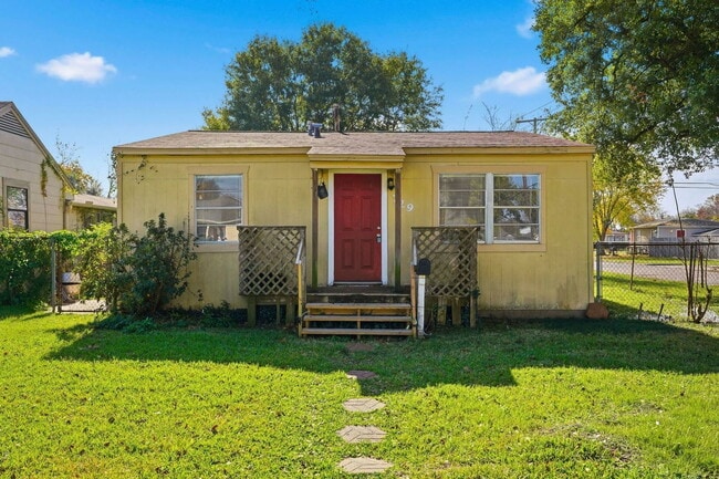 Building Photo - 729 13th Ave N