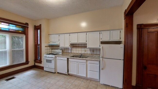 Building Photo - 118 King Ave