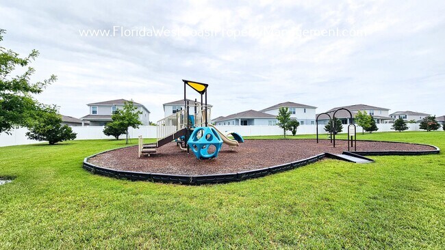 Building Photo - OUTSTANDING TOWNHOME IN LAKEWOOD RANCH! 3 ...