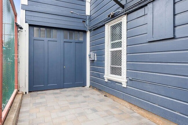 Building Photo - 807 Treat Ave