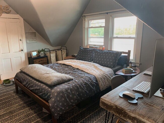 Building Photo - 99 Olive St