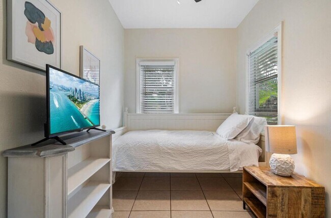 Building Photo - 5301 N Flagler Dr