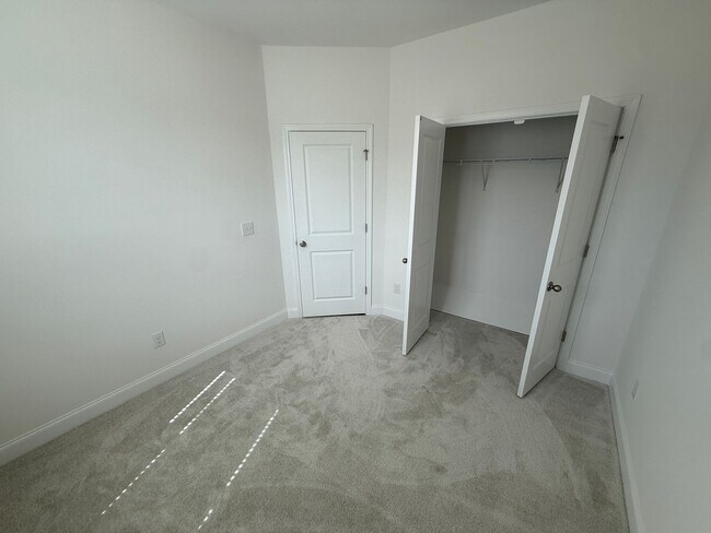Building Photo - Brand New Townhome in the heart of Ballant...