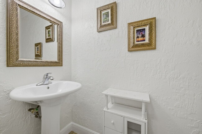 Building Photo - 454 Westree Ln