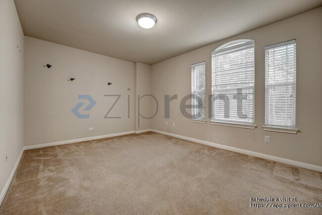 Building Photo - 706 Green Vista Ct