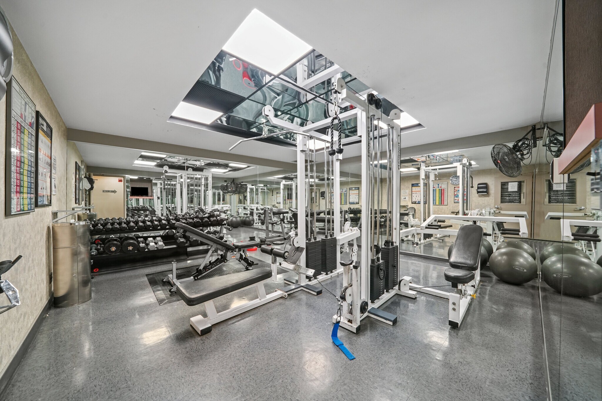 Building Photo - 3600 N Lake Shore Dr