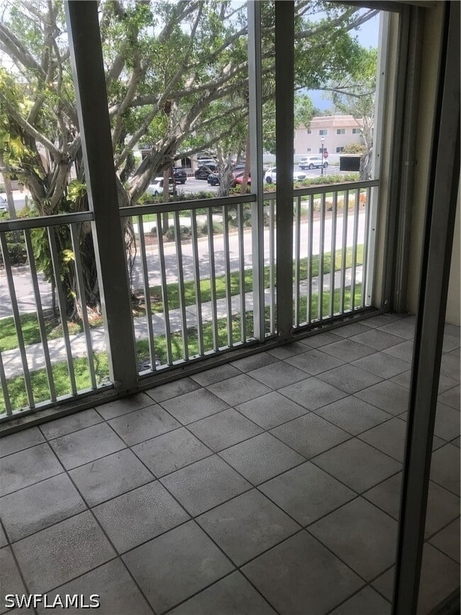 Building Photo - 216 Banyan Blvd