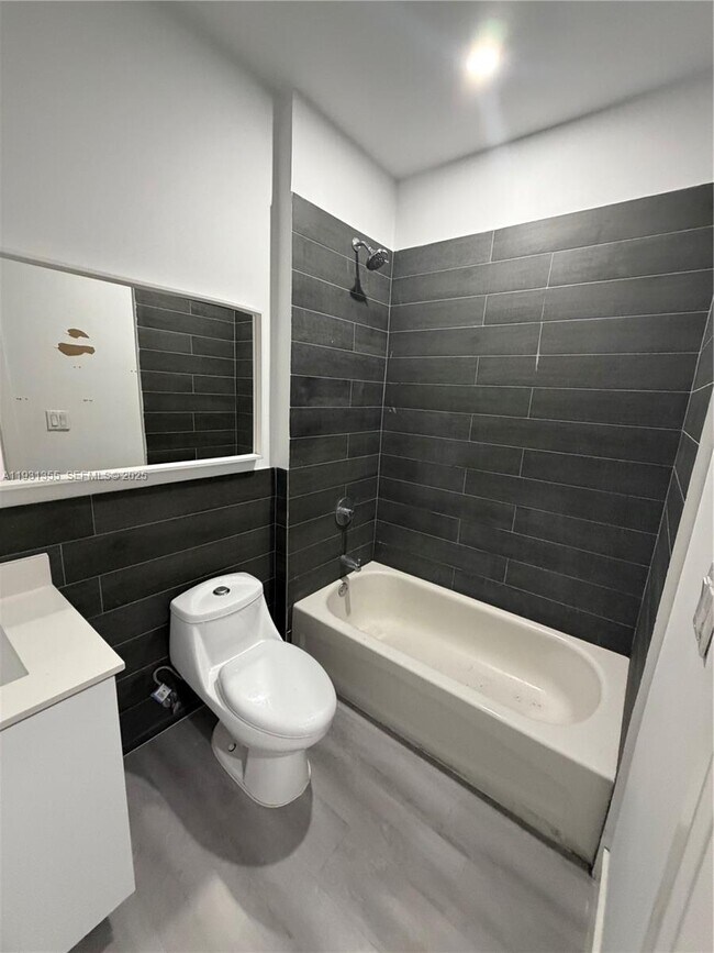 Building Photo - 853 E 24th St